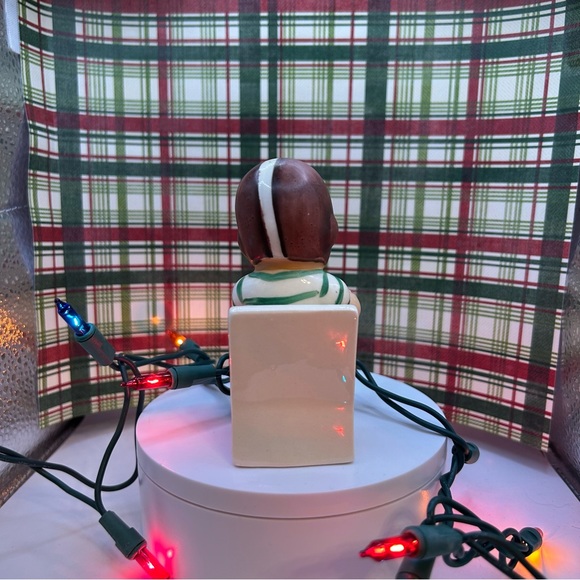 Vintage Wales Porcelain Football Player with Skinned Knee Figurine - Picture 7 of 7